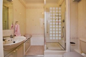 BATHROOM- click for photo gallery